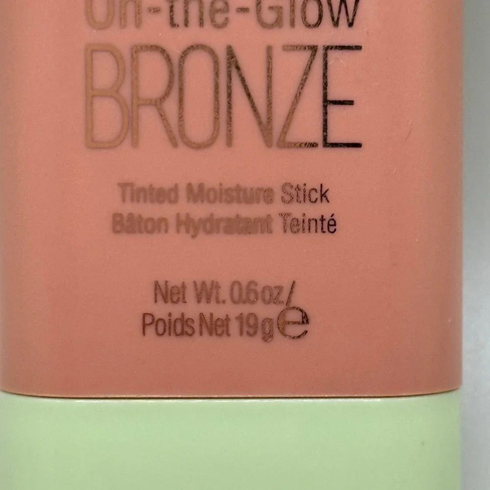 Pixi On-the-Glow BASE Foundation Moisture Stick‎